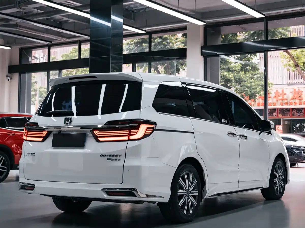 Honda Odyssey 2022 2.0L e:HEV Sharp·Enjoyment Edition фото 3