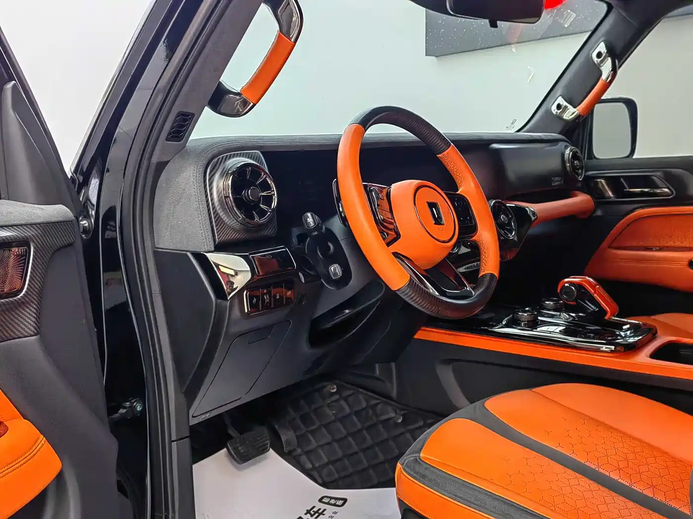 TANK CO CREATION TANK 300