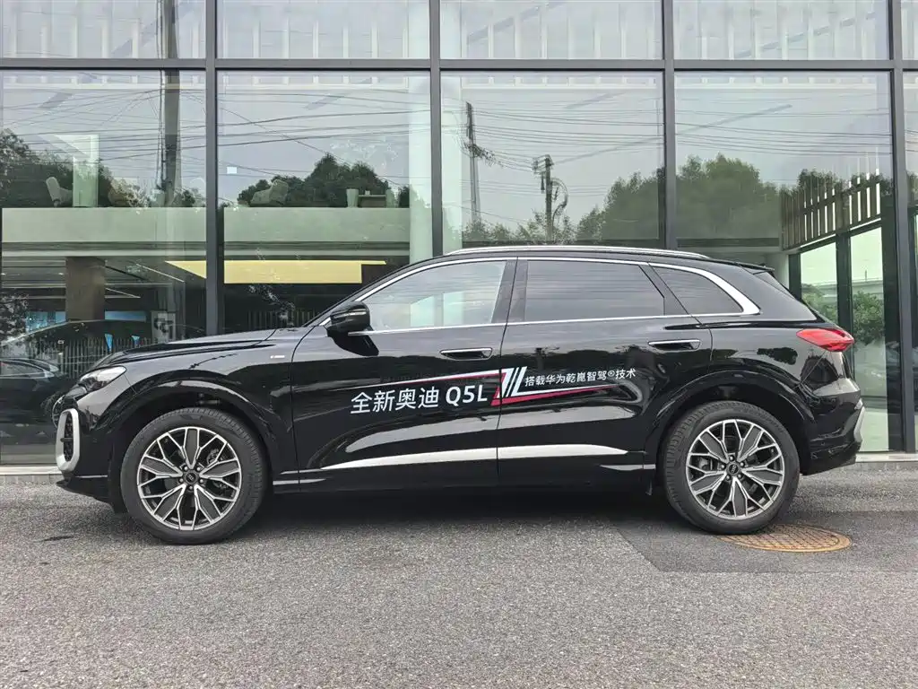 Audi Q5L 2026 Luxury Sport 150kW фото 14