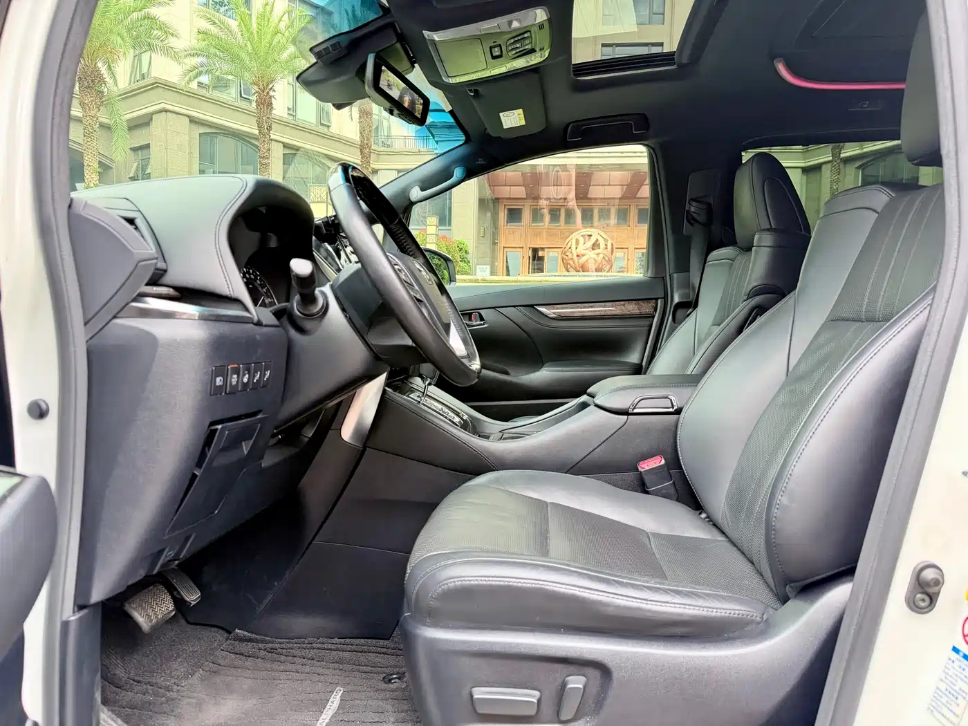 Toyota Alphard 2019 Hybrid 2.5L Premium Edition фото 10