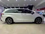 Фото 14 - Toyota Granvia
