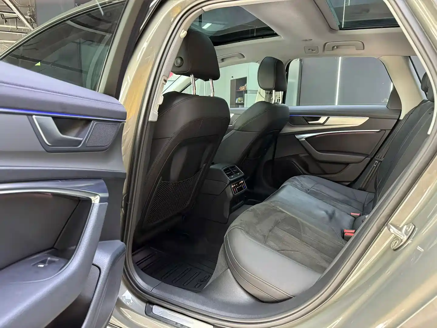 Фото 5 - Audi A6 (Import)