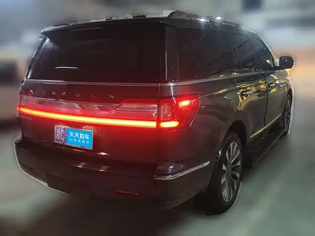 Lincoln Navigator 2019 3.5T Ultimate China VI — фото 2