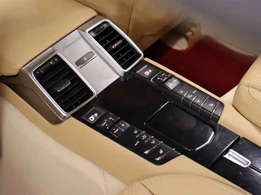 Porsche Panamera 2014 Panamera 4 3.0T фото 21