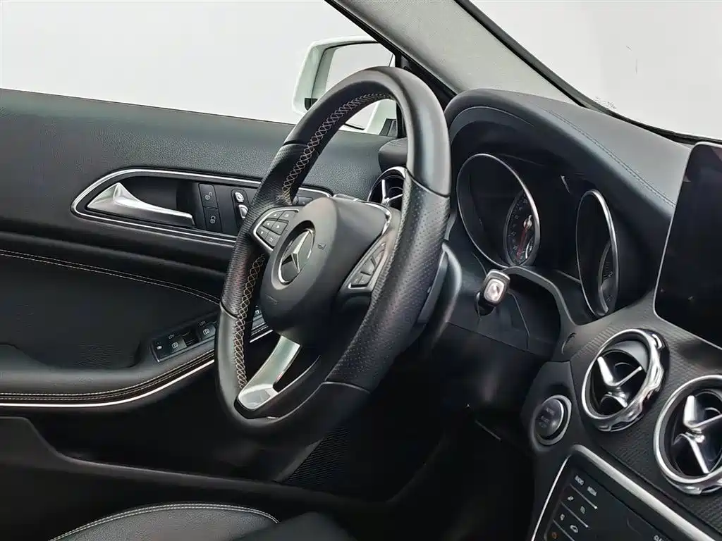 Mercedes-Benz GLA 2018 GLA 200 Fashion фото 22