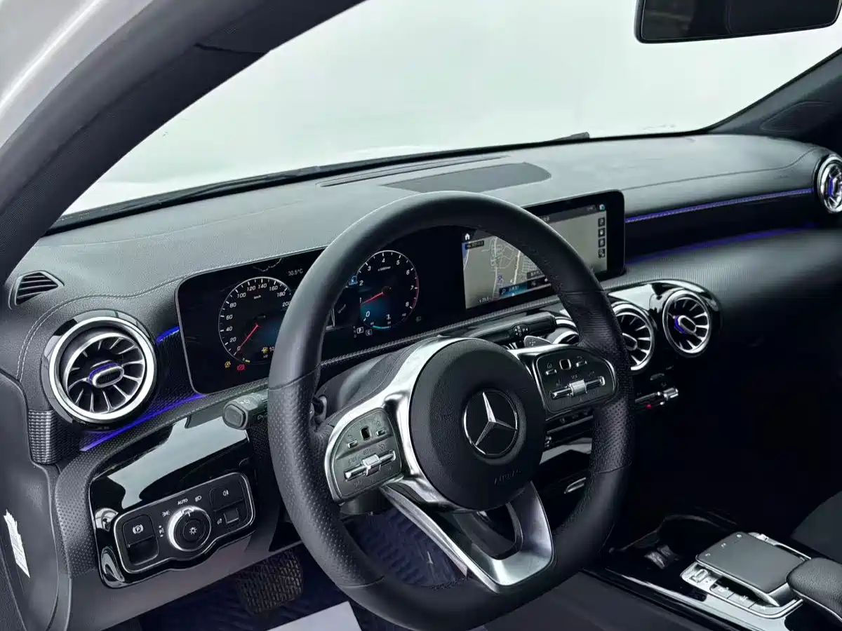 Mercedes-Benz A-Class 2020 A 200 L Sport Sedan фото 13