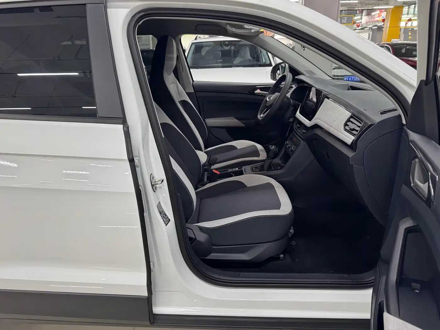 Volkswagen Tharu 2025 Model Rising Star 1.5L Advance Edition фото 13