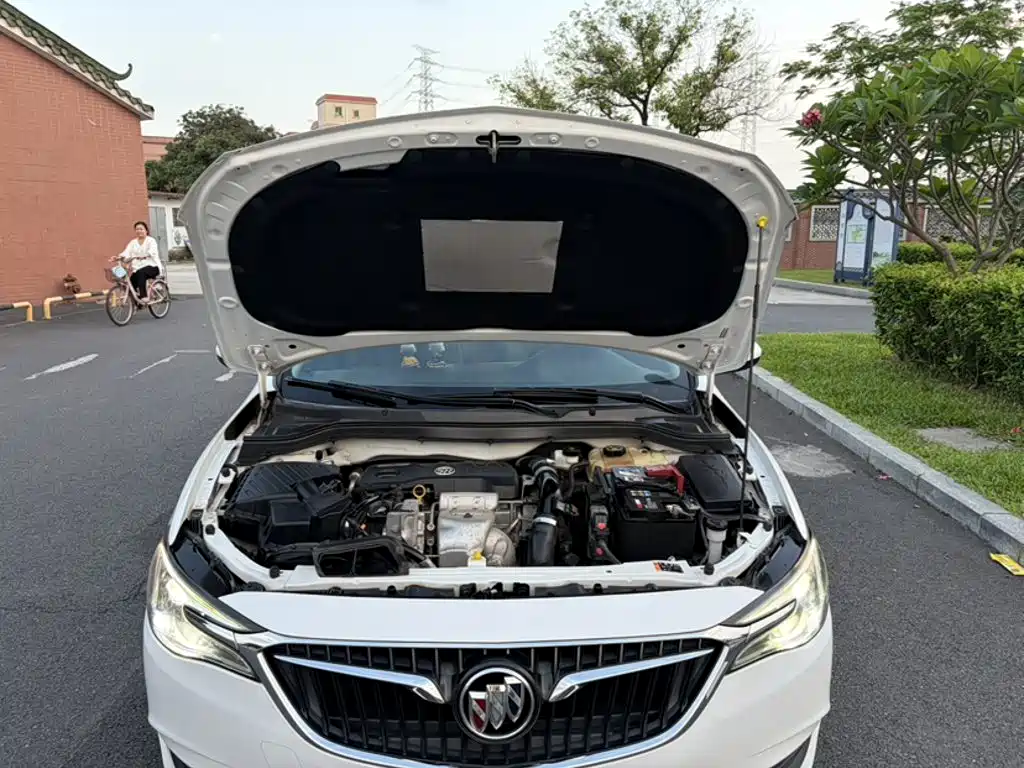 Фото 19 - Buick Regal
