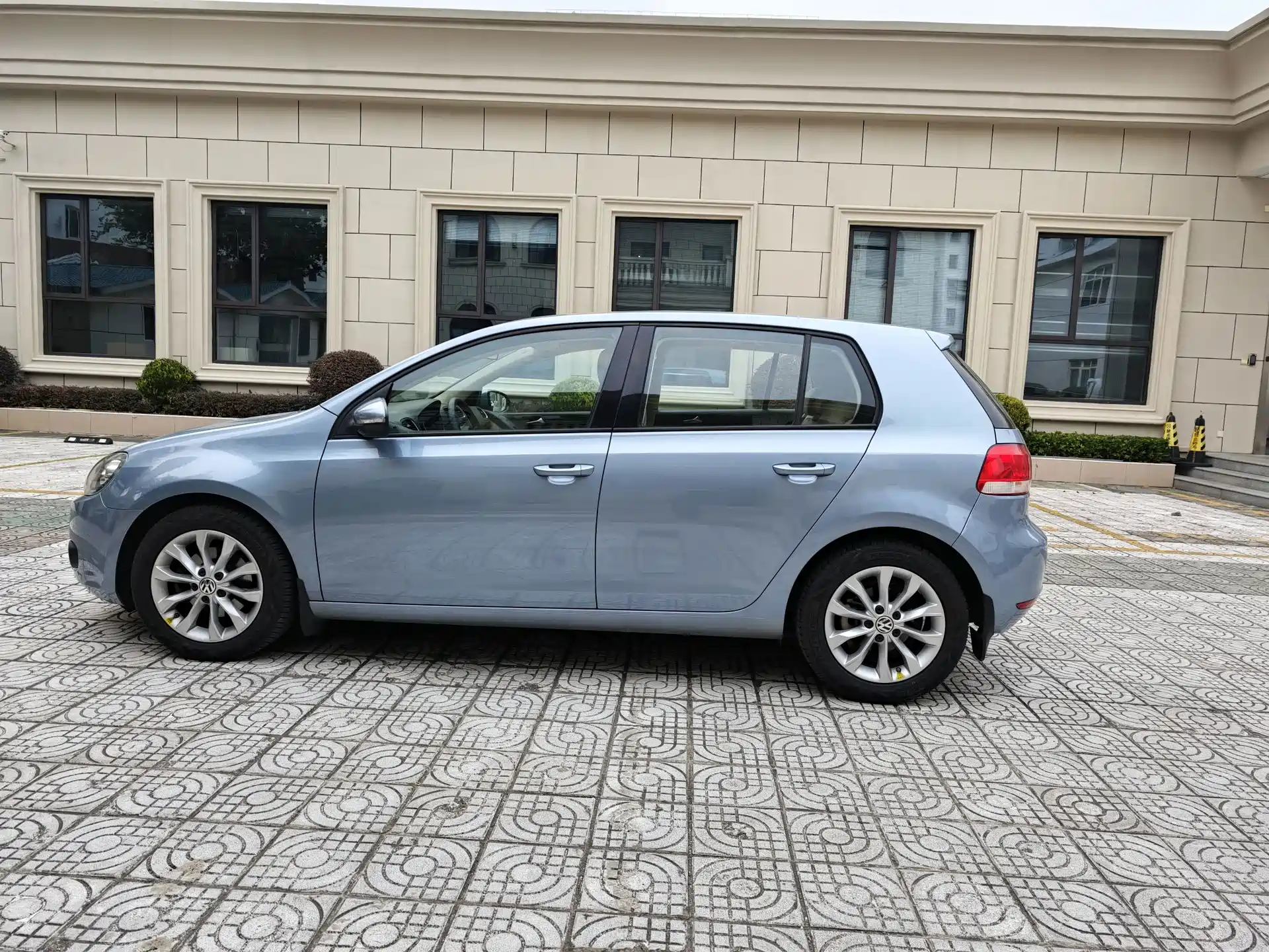 Photo 7 - Volkswagen Golf