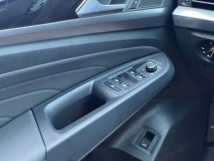 Volkswagen Passat 2023 Facelift 330TSI Starlight Elite Edition фото 6