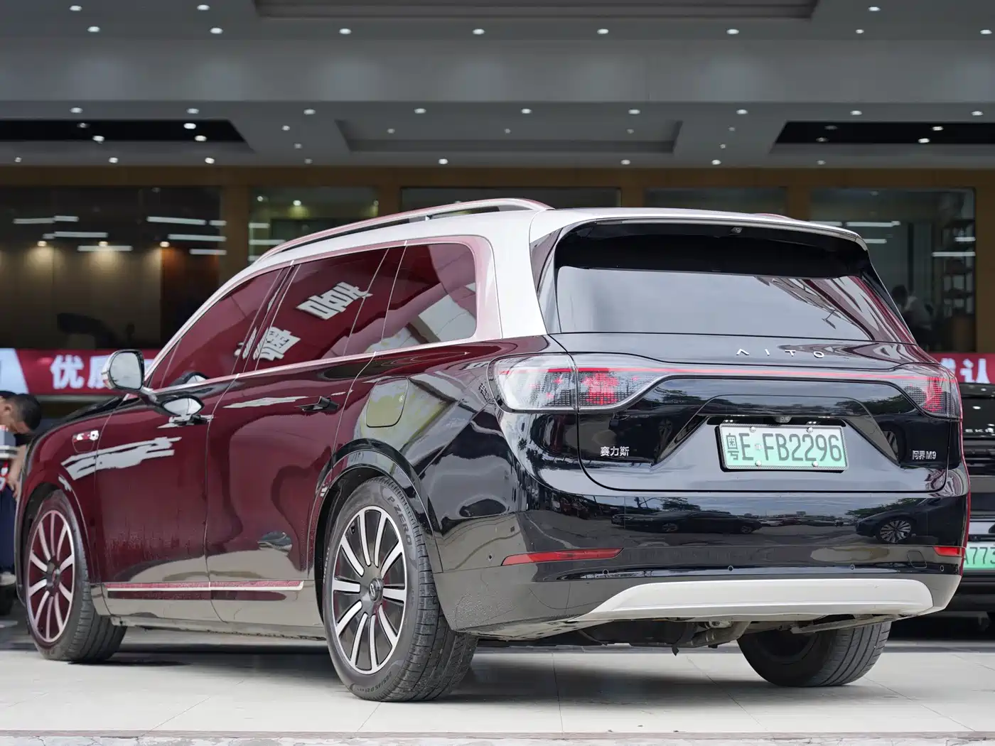 AITO Wenjie AITO M9 2024 Range Extender Max Edition 42kWh 6-seater фото 2