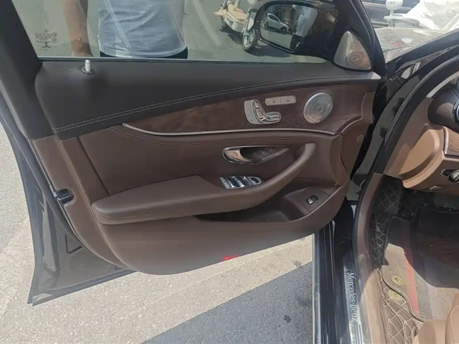 Mercedes-Benz E-Class 2019 E 300 L Sport Fashion фото 7