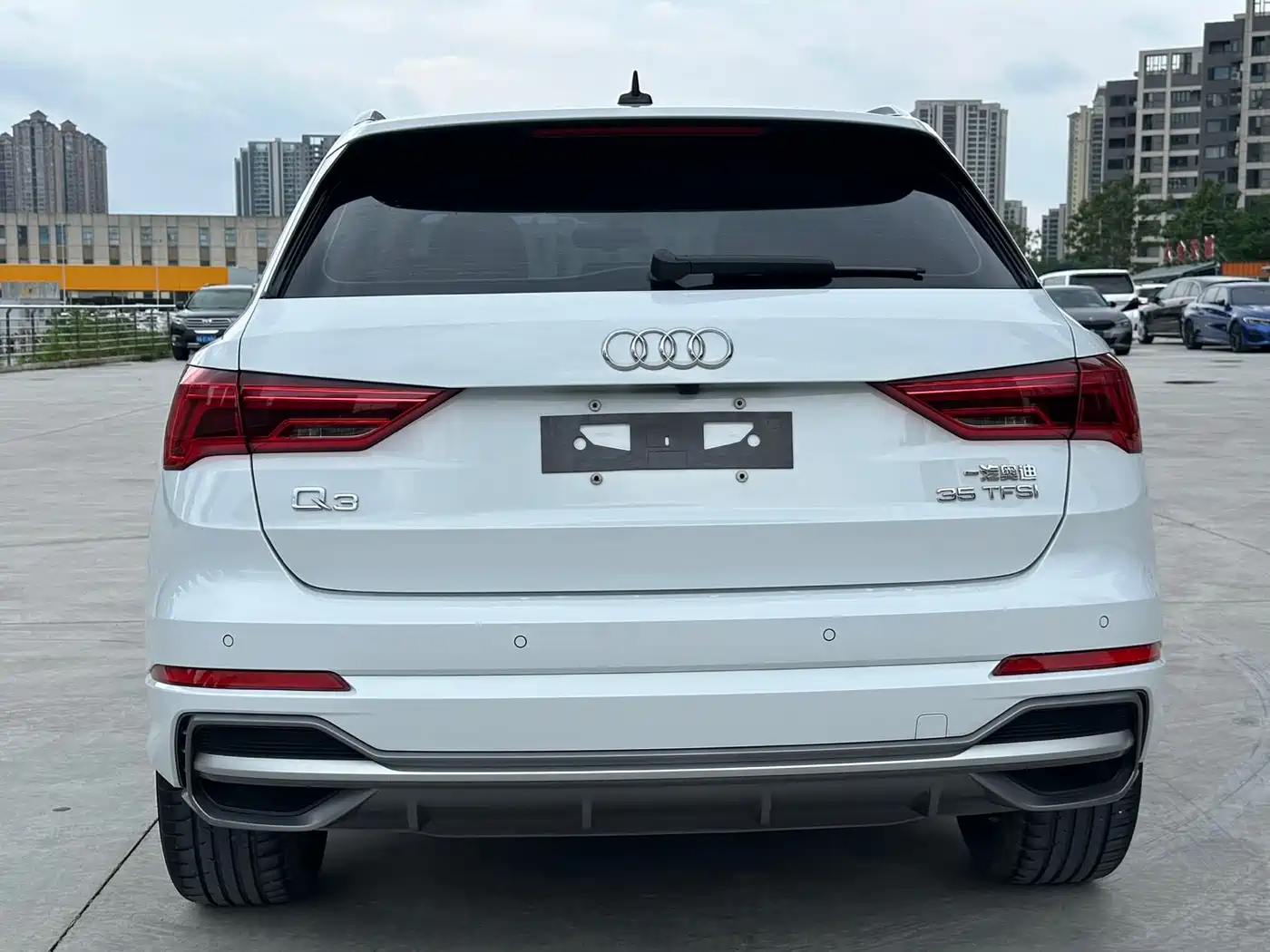 AUDI Q3