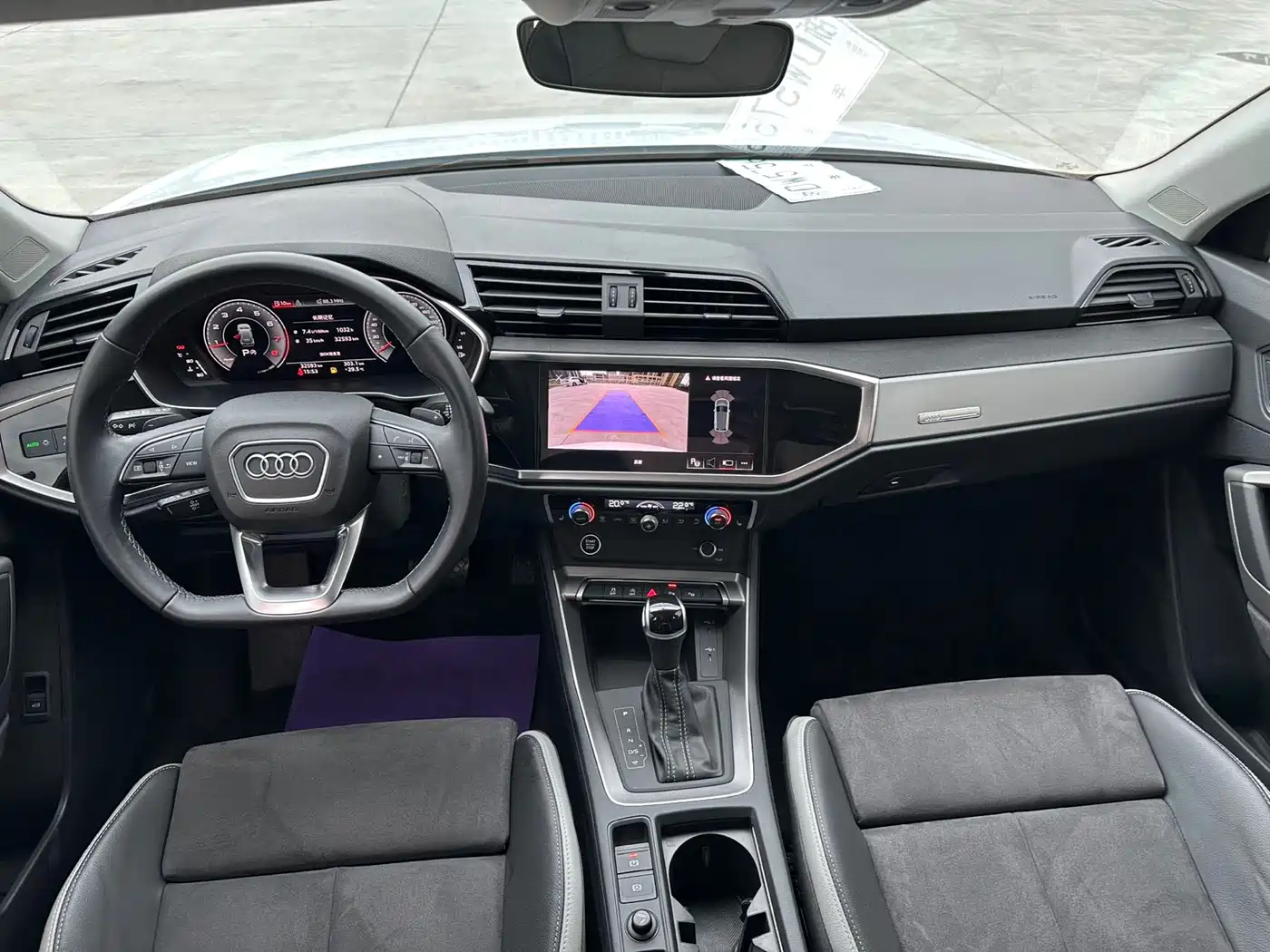 AUDI Q3