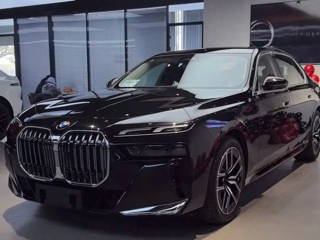 BMW 7 Series 2026 735Li M Sport Package