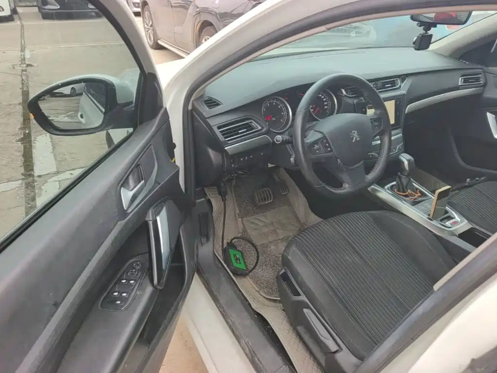 Photo 16 - Peugeot 408