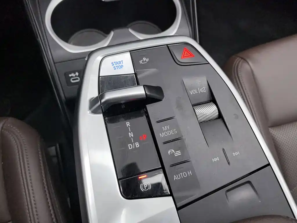 Photo 13 - BMW iX1