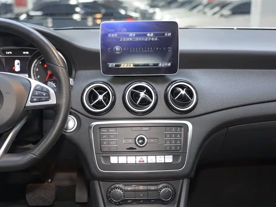 Mercedes-Benz GLA 2018 GLA 200 Dynamic фото 10