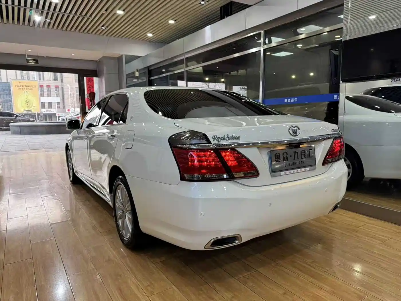 Toyota Crown 2012 2.5L Royal Leather Edition фото 19