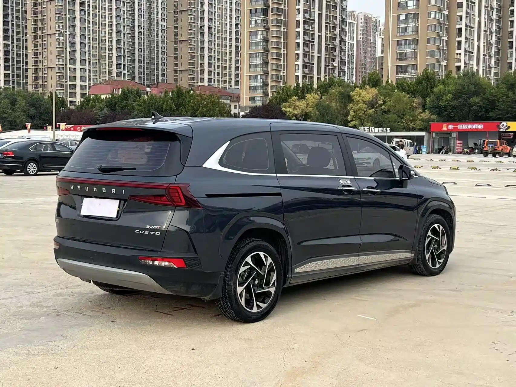 Photo 4 - Hyundai Custo