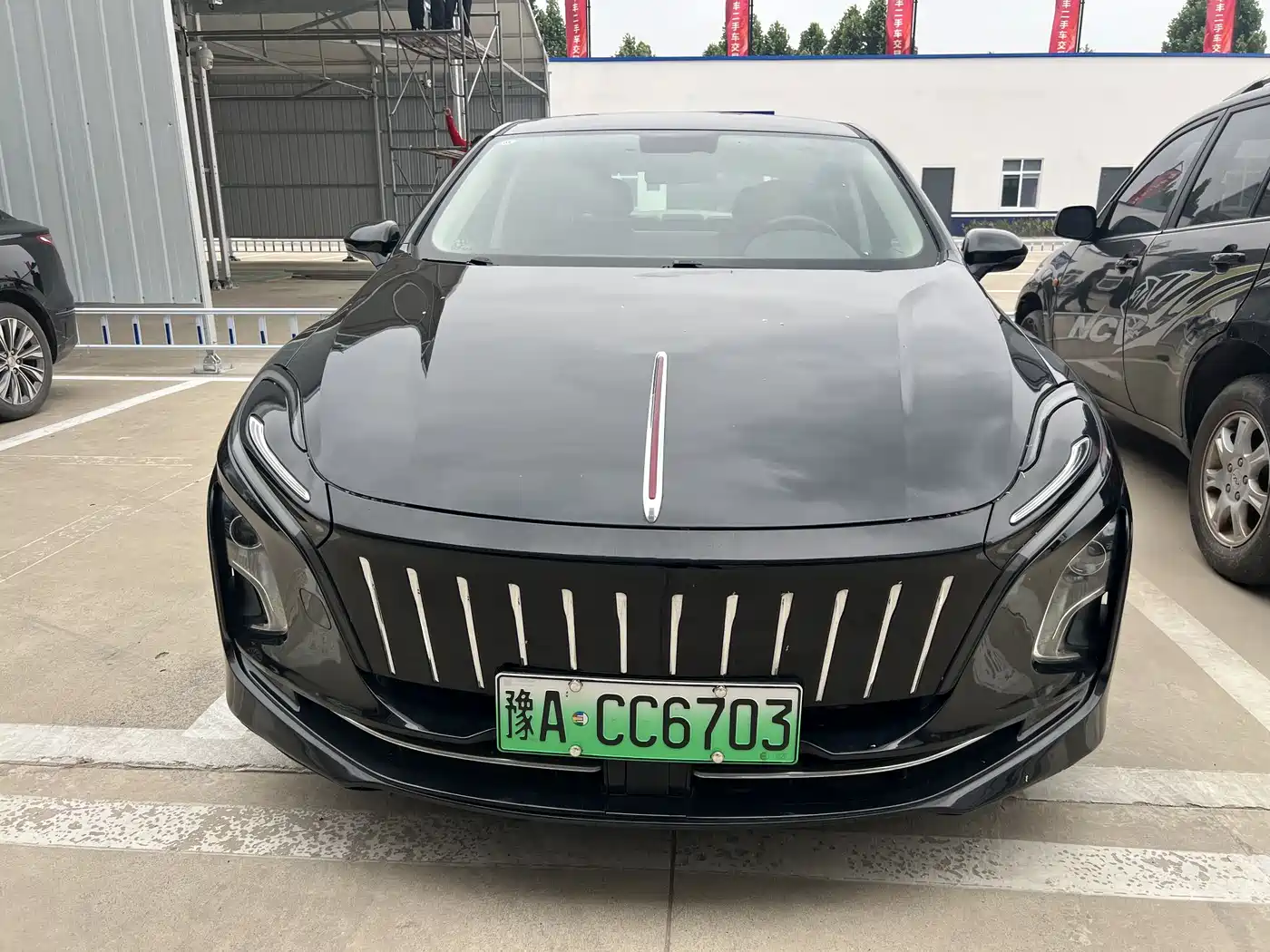 Hongqi E-QM5 2022 431km Charging Enjoyment Edition фото 2