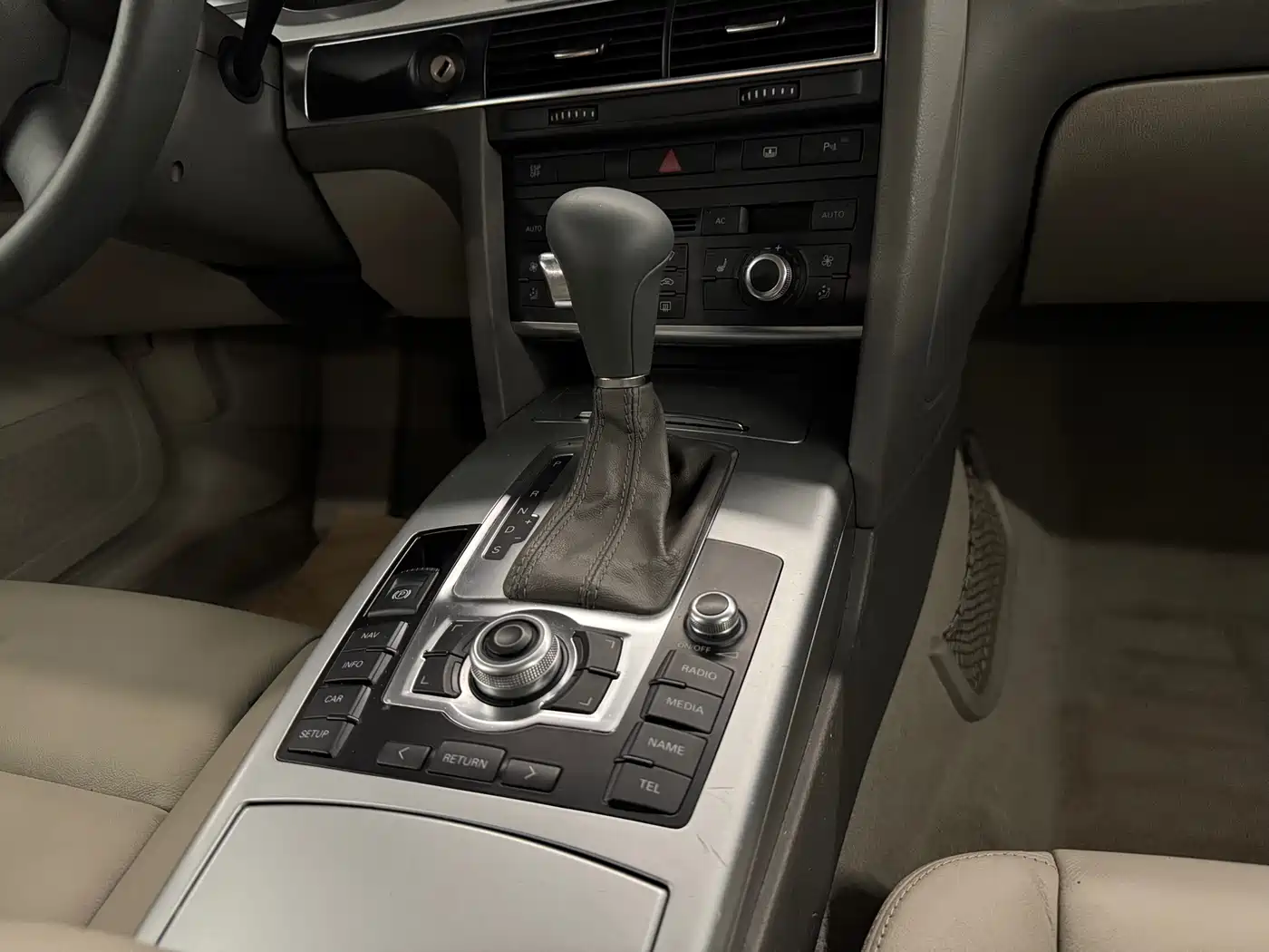 Audi A6L 2011 2.0 TFSI Automatic Comfort фото 11