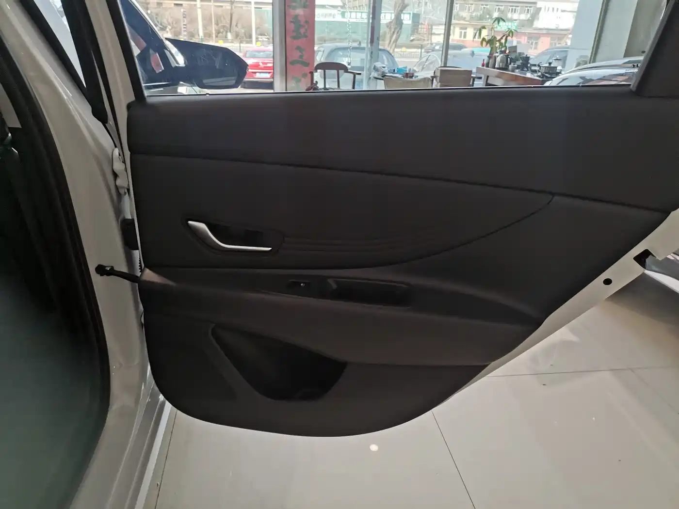 Hyundai Elantra 2022 1.5L CVT LUX Premium Edition фото 13