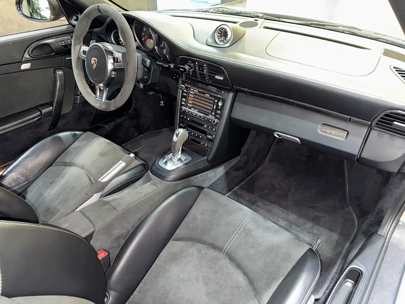 Porsche 911 2010 Turbo S 3.8T фото 25