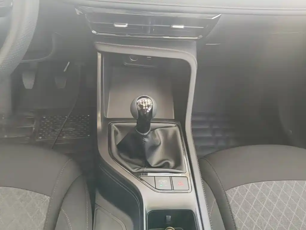 Roewe i5 2025 2023 1.5L Manual Comfort Edition