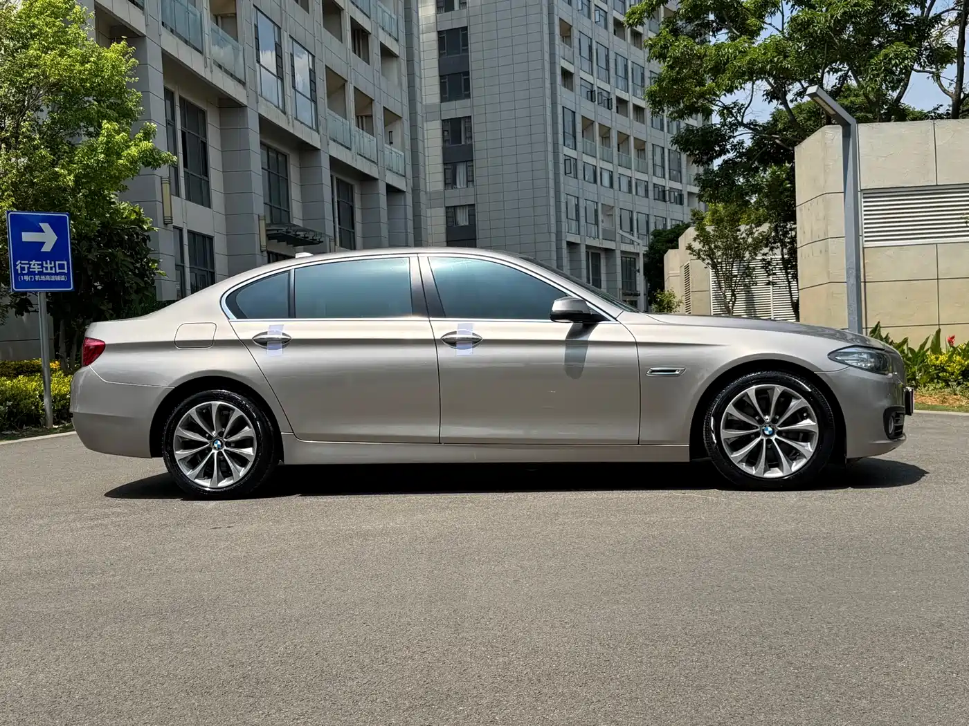 BMW 5 Series 2017 525Li Leading Edition фото 12