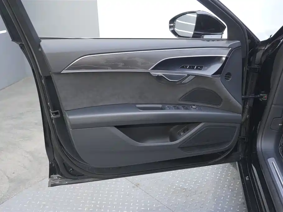 Audi A8 2021 A8L 50 TFSI quattro Comfort фото 21