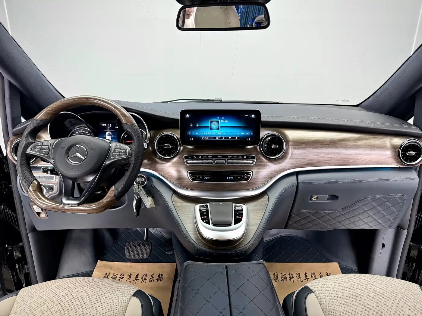 Mercedes-Benz V-Class 2021 V 260 L Long Wheelbase Luxury Edition фото 18