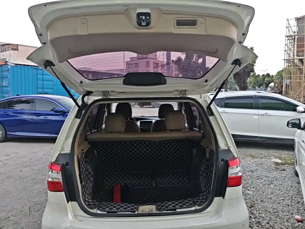 Фото 19 - Nissan Livina