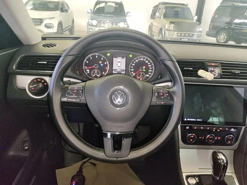 Volkswagen Passat 2014 1.8TSI DSG Executive Edition фото 11