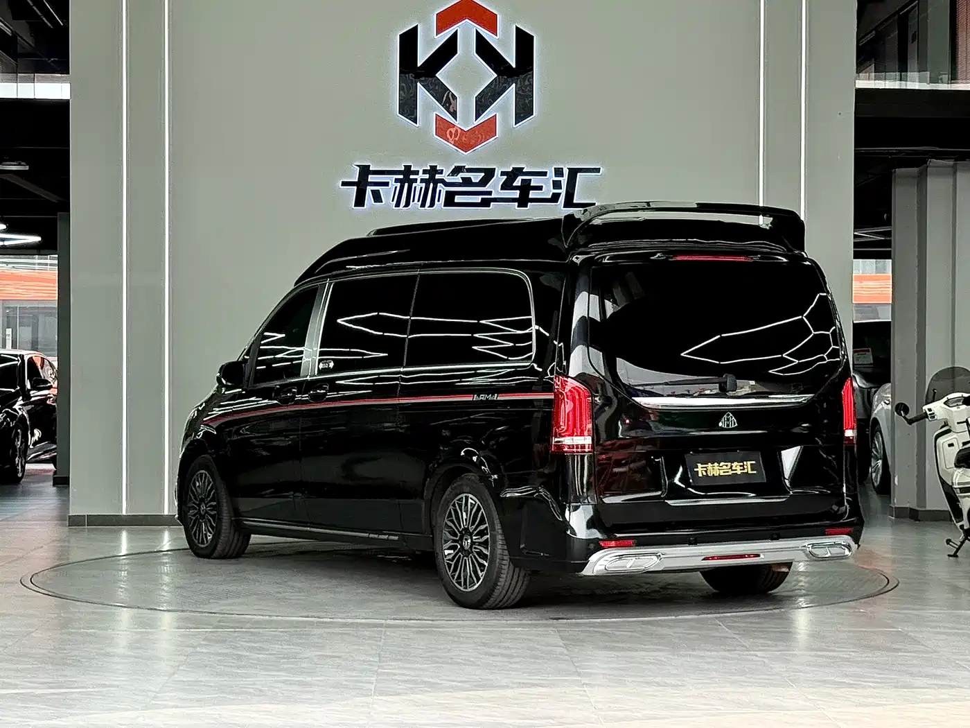 Mercedes-Benz V-Class 2021 V 260 L Long Wheelbase Luxury Edition фото 8