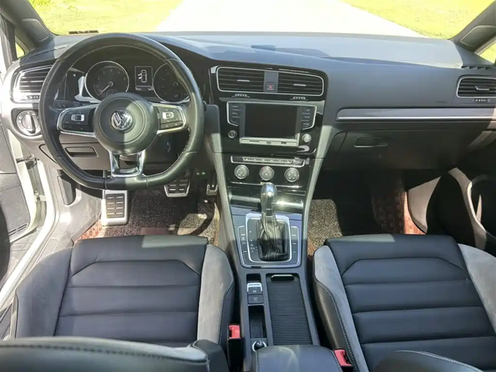 Volkswagen Golf 2017 280TSI Auto R-Line Millionth Anniversary Edition фото 8