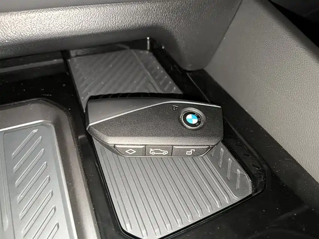 BMW 5 Series 2025 530Li Leading M Sport Package фото 17