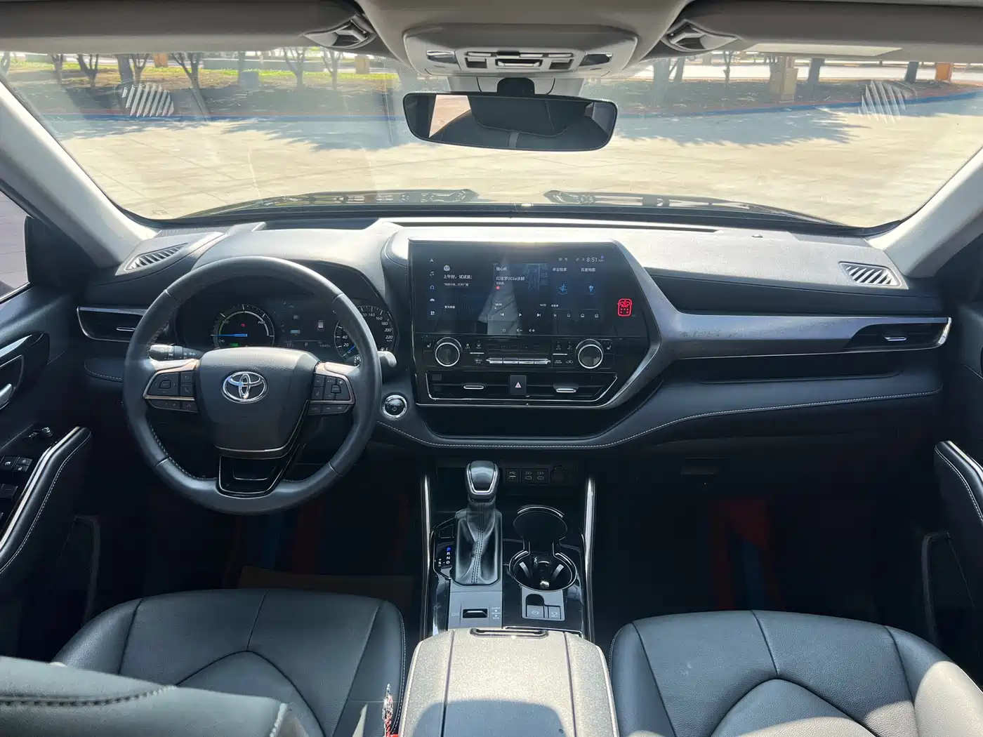 Toyota Highlander 2023 2.5L Smart Hybrid Dual Engine AWD Premium 7-Seater фото 6