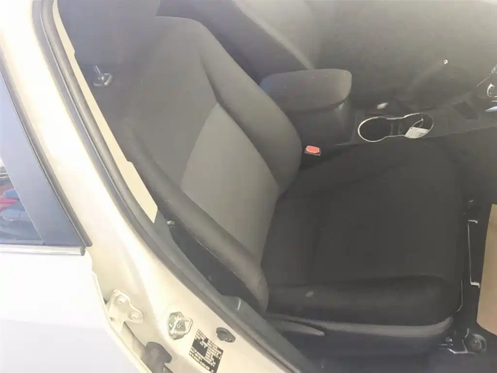 Toyota Corolla Twin Engine E+ 2019 1.8L E-CVT Leading Edition фото 25