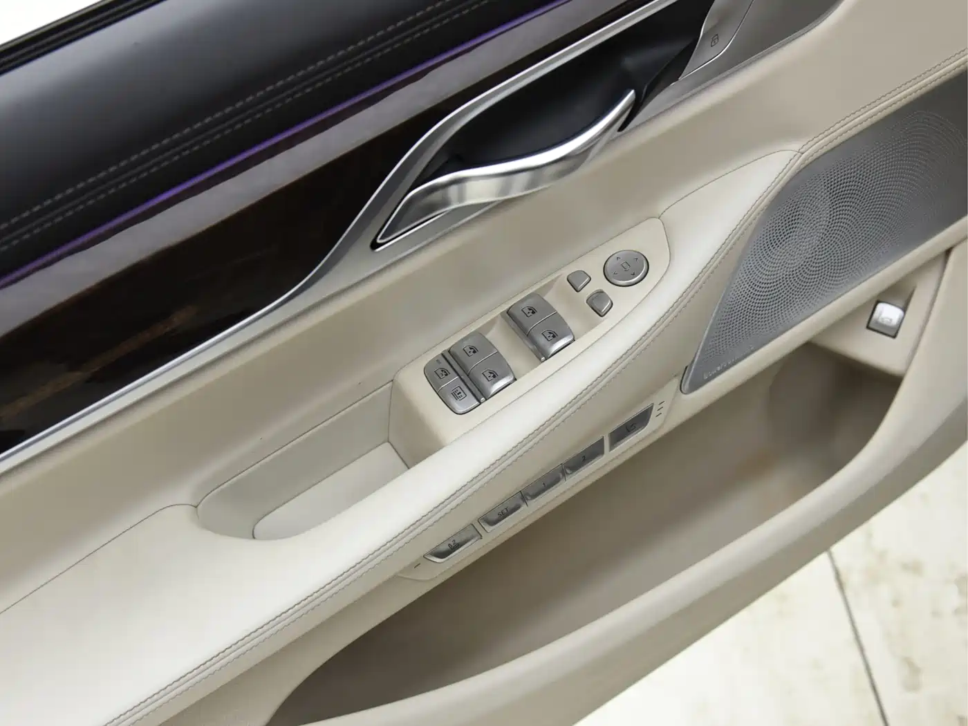 BMW 7 Series 2016 750Li xDrive 4-Seater фото 11