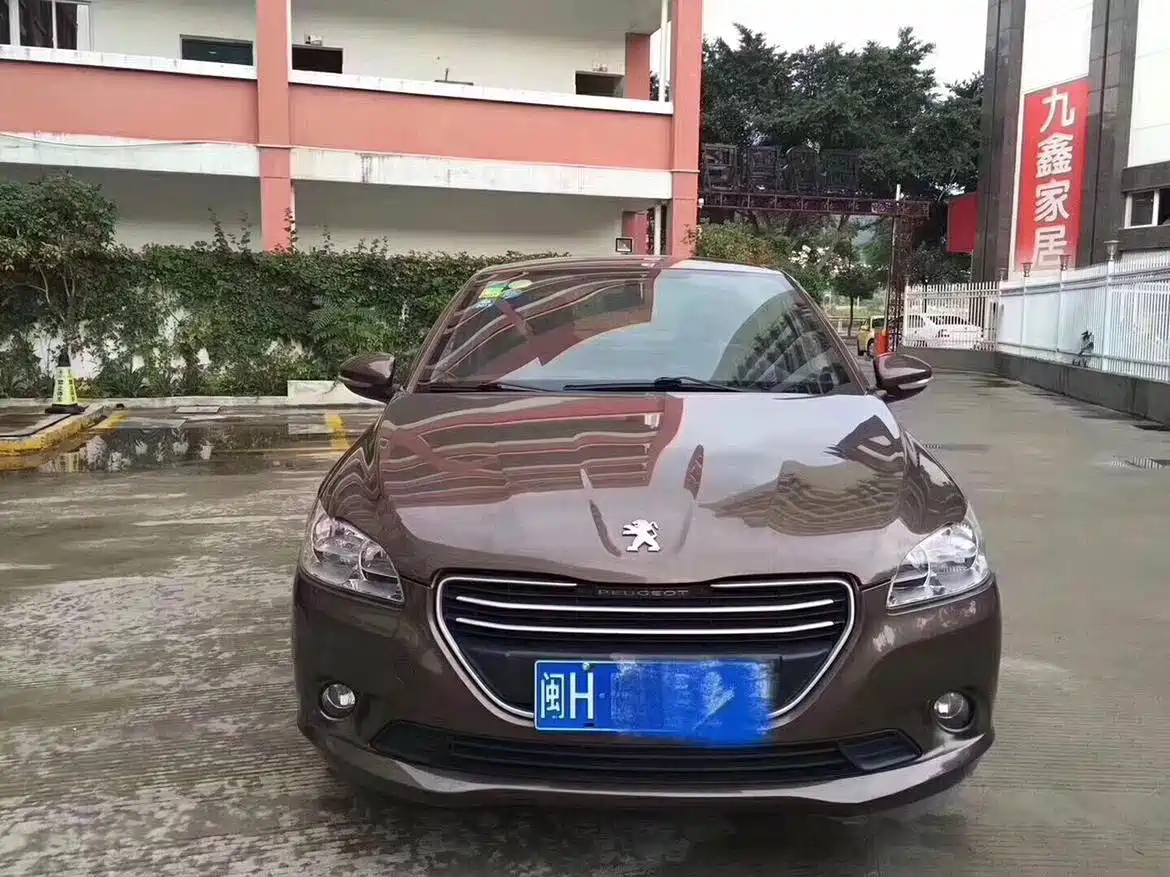 Peugeot 301 2014 1.6L Automatic Comfort Edition фото 2