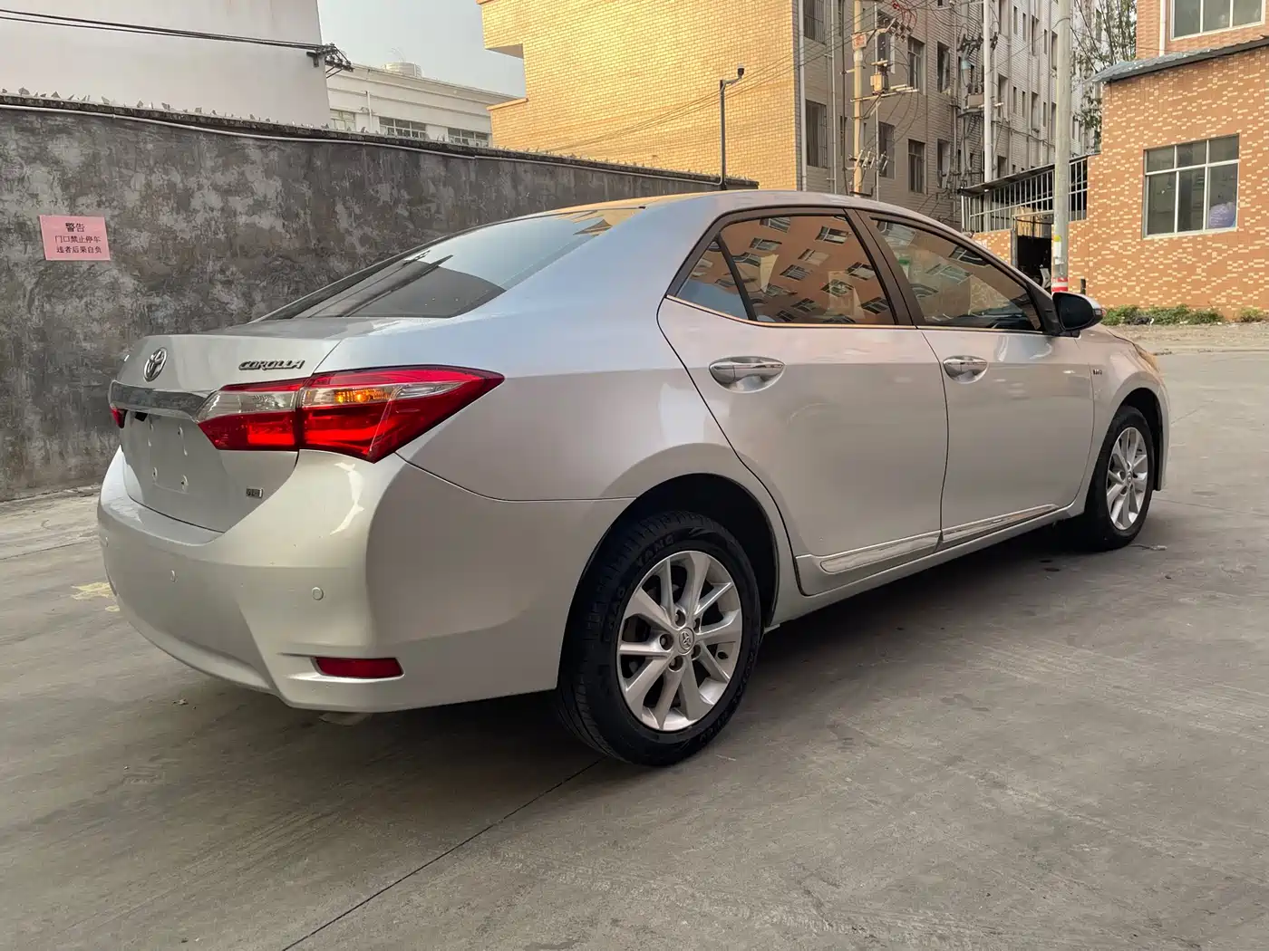 Toyota Corolla 2014 1.6L CVT GL-i Leather Edition фото 9