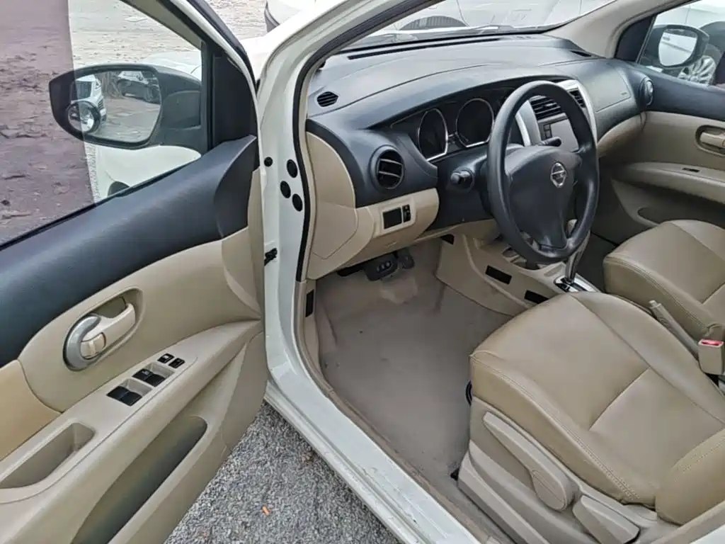 Фото 16 - Nissan Livina