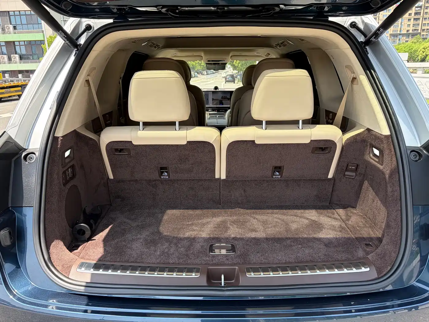 AITO Wenjie AITO M9 2025 Extended Range Ultra 52kWh 6-Seater фото 12