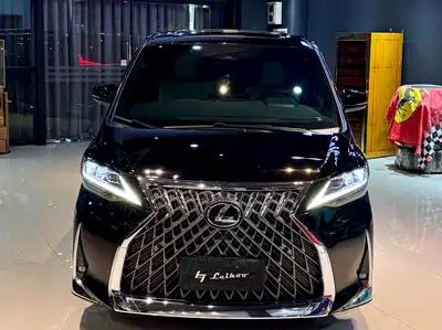 Lexus LM