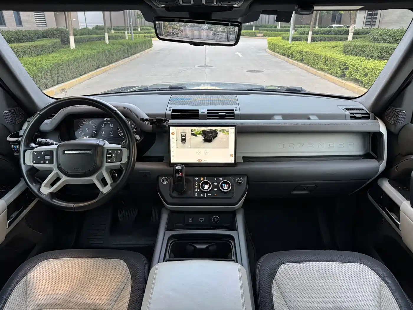 Land Rover Defender 2023 Model 110 3.0T P400 X-DYNAMIC HSE фото 8