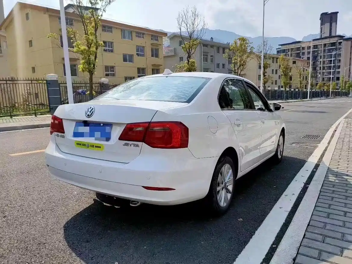 Volkswagen Jetta 2015 1.6L Auto Comfort фото 4