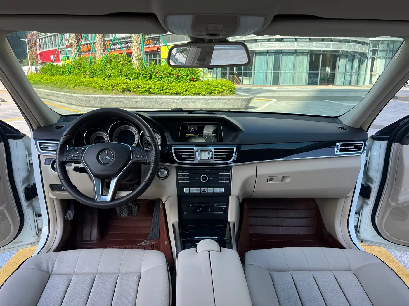 Mercedes-Benz E-Class 2015 Facelift E 200 L фото 16