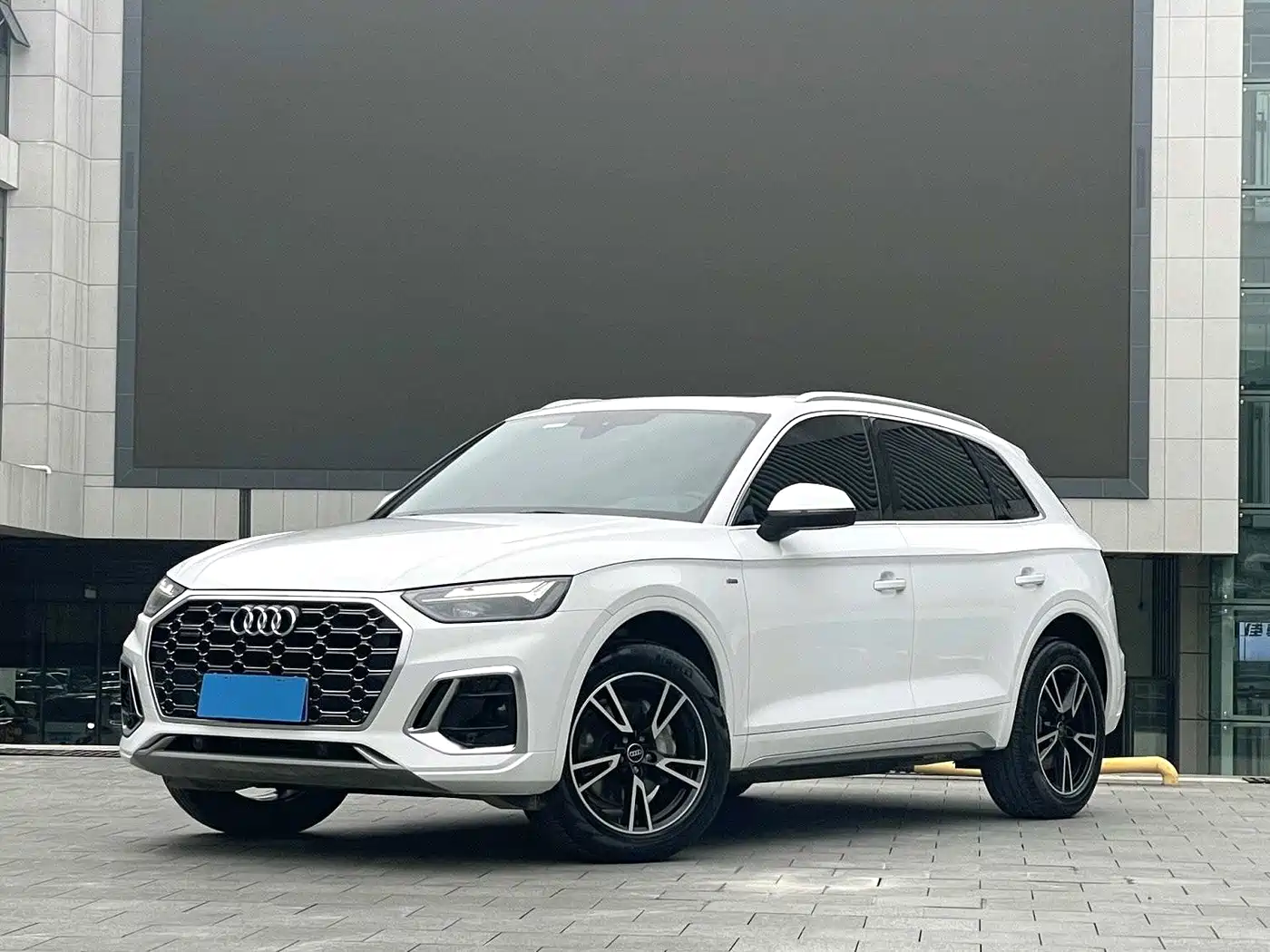 Photo 1 - Audi Q5L