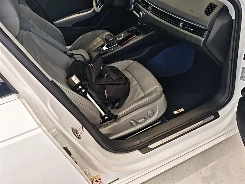 Audi A4L 2017 40 TFSI Style Edition фото 25